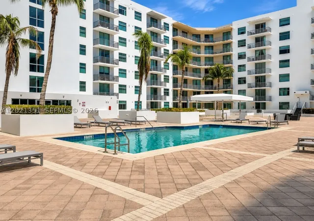 2nd image of 140 S Dixie Hwy, Hollywood, FL 33020