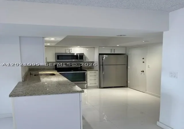3rd image of 3800 S Ocean Dr #1725, Hollywood, FL 33019 | MLS# A12021095