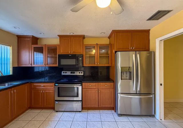 3rd image of 4567 Nw 90Th Ave, Sunrise, FL 33351 | MLS# B26033058