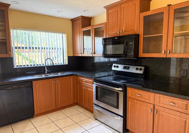 4th image of 4567 Nw 90Th Ave, Sunrise, FL 33351 | MLS# B26033058
