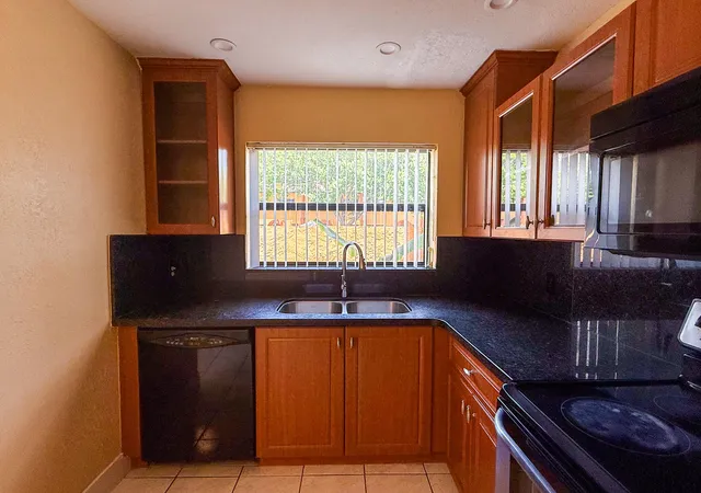 5th image of 4567 Nw 90Th Ave, Sunrise, FL 33351 | MLS# B26033058