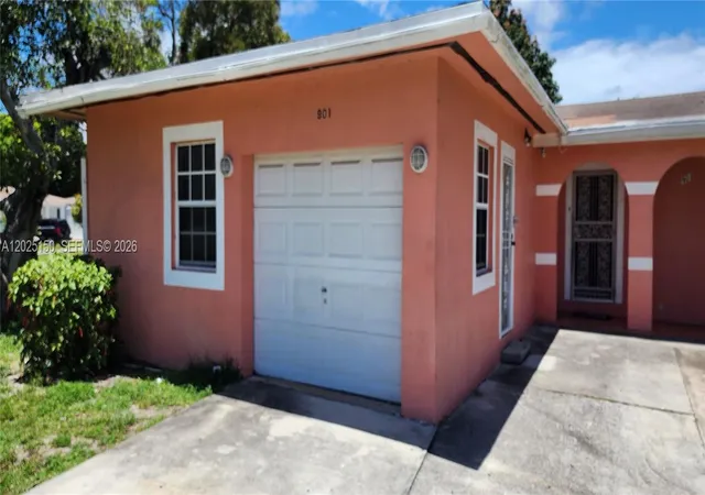 2nd image of 901 Ne 160th Ter, North Miami Beach, FL 33162 | MLS# A12025150