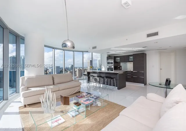 3rd image of 200 Biscayne Boulevard Way #3102, Miami, FL 33131 | MLS# A12025301