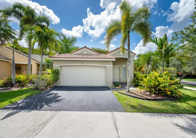 Homes for sale in Weston, FL | 1252 Sabal Trl, Weston, FL 33327 | MLS# B26033113