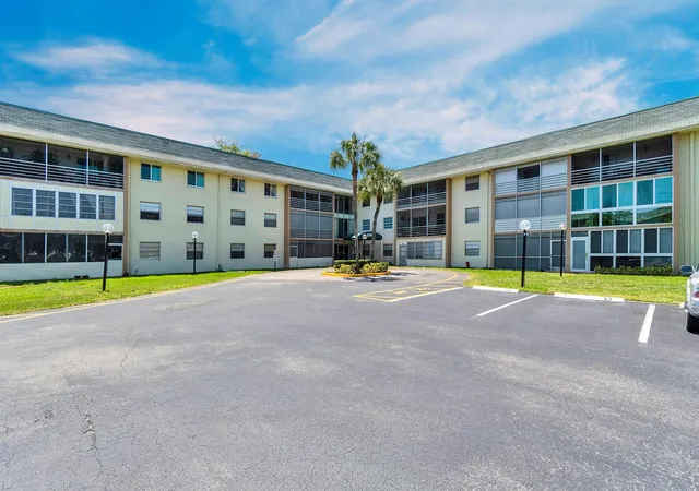 Homes for sale in Tamarac, FL | 5190 E Sabal Palm Blvd #304, Tamarac, FL 33319 | MLS# B26033145
