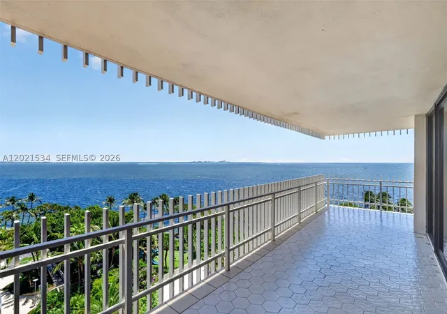 Photo 4 of Condo for sale at 2 E Grove Isle Dr #B801-802, Miami, FL 33133 | MLS# A12021534 | Listing updated on 2026-10-08