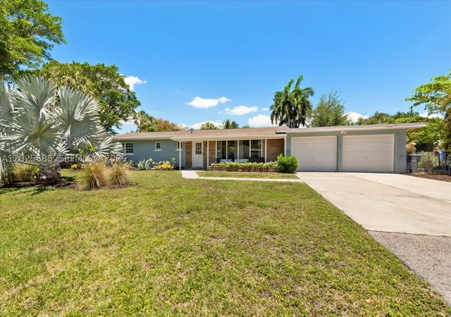 Homes for sale in Fort Myers, FL | 1229 Carlene Avenue, Fort Myers, FL 33901 | MLS# A12025685