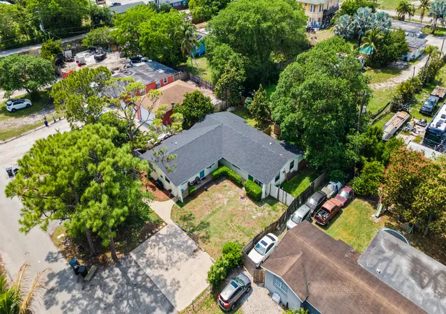4th image of 4453 Stevens Rd, Lake Worth, FL 33461 | MLS# B26033180