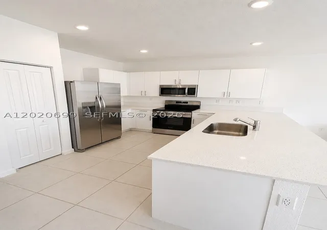Photo 2 of Townhouse for sale at 2840 Se 26th Ter, Homestead, FL 33035 | MLS# A12020699 | Listing updated on 2026-06-13