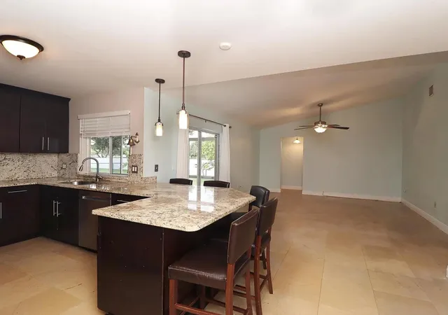 2nd image of 6401 W Sedgewyck Cir W, Davie, FL 33331 | MLS# B26033285