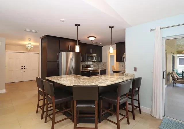 4th image of 6401 W Sedgewyck Cir W, Davie, FL 33331 | MLS# B26033285