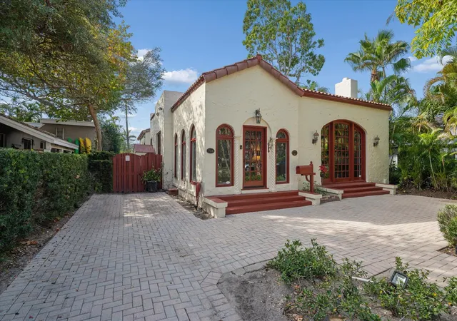 1st image of 704 Se 8th St, Fort Lauderdale, FL 33316 | MLS# B26033309