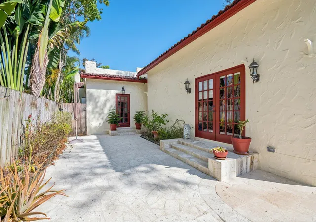 2nd image of 704 Se 8th St, Fort Lauderdale, FL 33316 | MLS# B26033309
