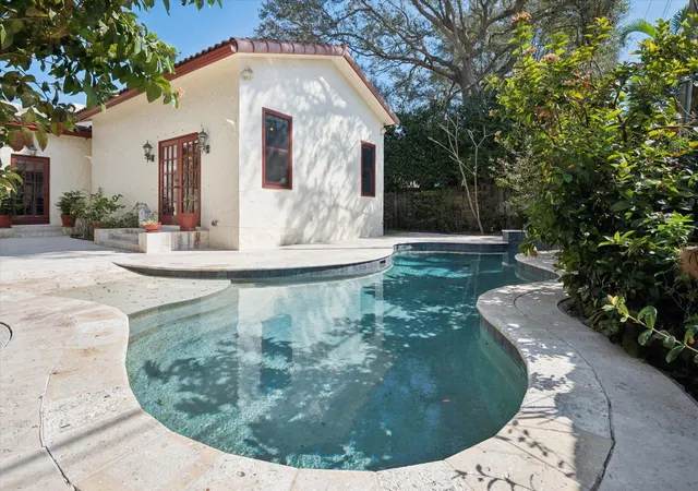 3rd image of 704 Se 8Th St, Fort Lauderdale, FL 33316 | MLS# B26033309
