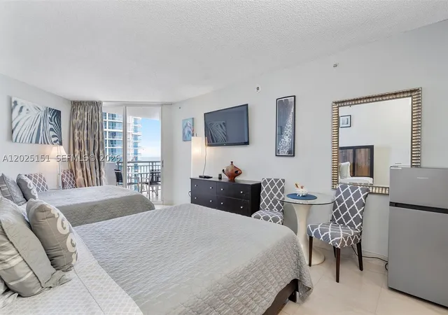 Photo 4 of Condo for sale at 17375 Collins Ave #1507, Sunny Isles Beach, FL 33160 | MLS# A12025151 | Listing updated on 2026-05-27