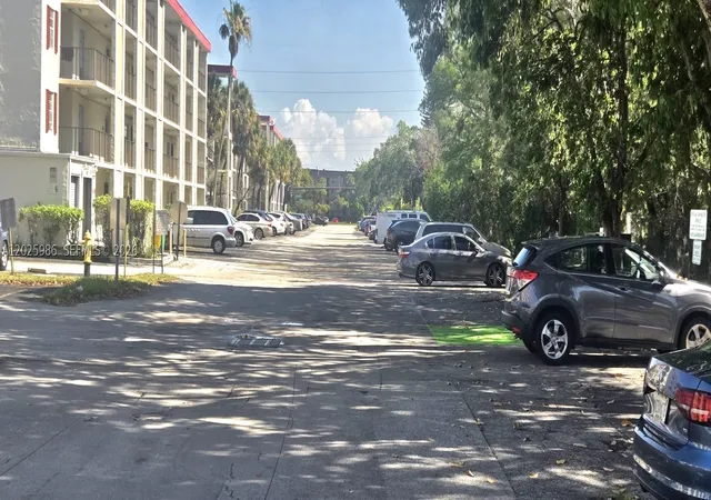 Listing Photo 4 - Condo for sale in building located at 2999 Nw 48Th Ave, Lauderdale Lakes, FL 33313 - Unit #246