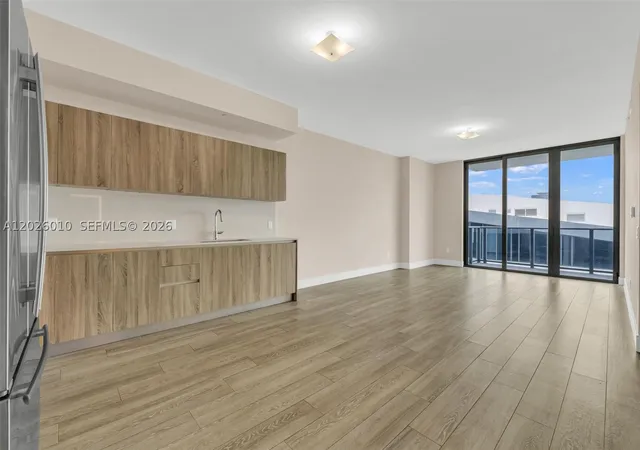 Photo 3 of Condo for sale at 2960 Ne 207Th St #1108, Aventura, FL 33180 | MLS# A12026010 | Listing updated on 2026-10-08