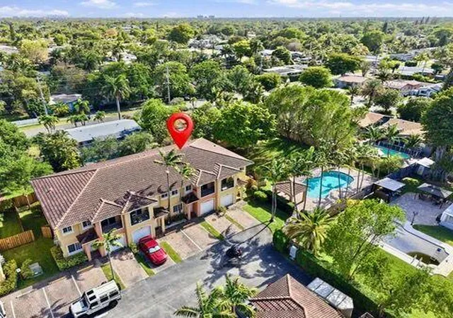 3rd image of 330 SW 2nd Ave, Hallandale Beach, FL 33009