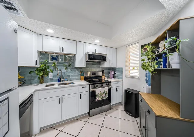 Homes for sale in Port Saint Lucie, FL | 1507 Se Royal Green Cir #102, Port Saint Lucie, FL 34952 | MLS# B26033500
