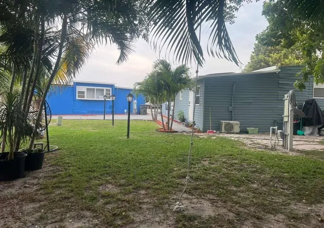 2nd image of 2000 N Congress Ave, West Palm Beach, FL 33401