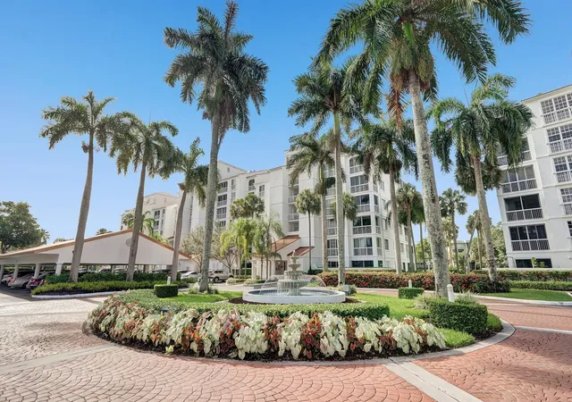 Homes for sale in Pompano Beach, FL | 4112 W Palm Aire Drive, Pompano Beach, FL 33069 | Houzeo