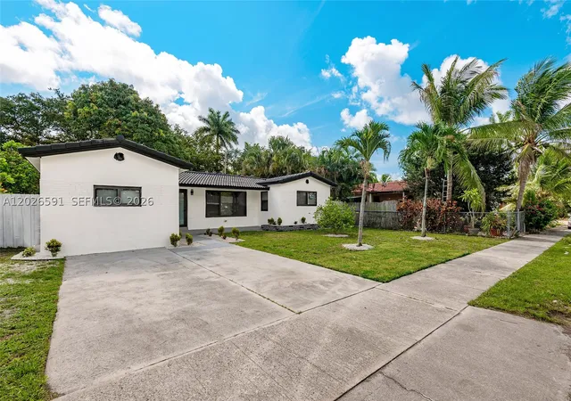 Photo 2 of Sale Pending at 537 S 29th Ct, Hollywood, FL 33020 | MLS# A12026591 | Listing updated on 2026-08-23