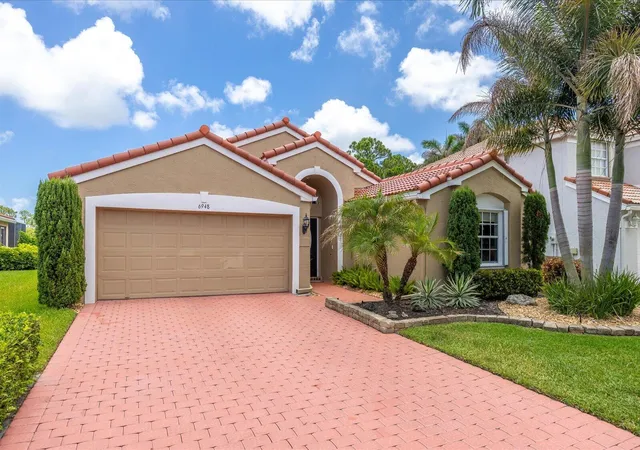 Homes for sale in Stuart, FL | 6948 Se Twin Oaks Cir, Stuart, FL 34997 | MLS# B26033694