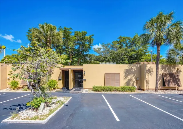 Homes for sale in Miami Lakes, FL | 6705 Kingsmoor Way, Miami Lakes, FL 33014 | MLS# A12025473