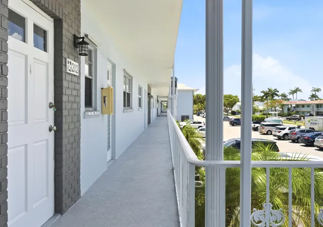 2nd image of 120 Lehane Ter, North Palm Beach, FL 33408