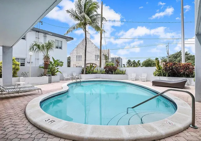 Homes for sale in Miami Beach, FL | 6941 Carlyle Ave #2e, Miami Beach, FL 33141 | MLS# B26033857