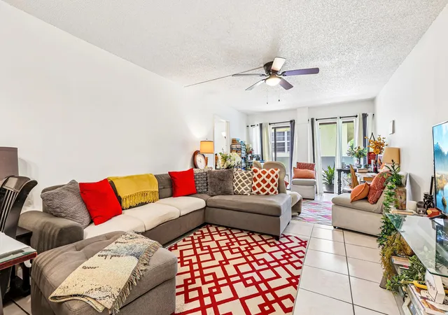 Homes for sale in Miami Beach, FL | 6941 Carlyle Ave #2e, Miami Beach, FL 33141 | MLS# B26033857