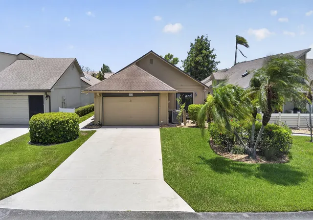5th image of 5954 Se Franklin Pl, Hobe Sound, FL 33455 | MLS# B26033863