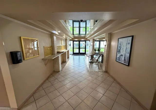 Homes for sale in Hollywood, FL | 4040 N Hls Dr, Hollywood, FL 33021