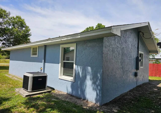 3rd image of 1749 Ne 2Nd St, Okeechobee, FL 34972 | MLS# B26033923