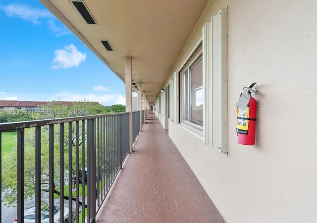 4th image of 13700 Sw 14Th St #411D, Pembroke Pines, FL 33027 | MLS# A12019276