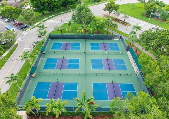 2nd image of 13700 Sw 14Th St, Pembroke Pines, FL 33027