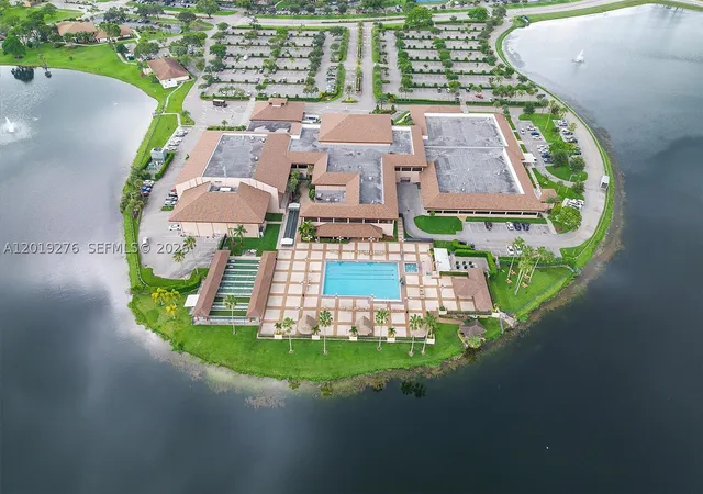 5th image of 13700 Sw 14Th St #411D, Pembroke Pines, FL 33027 | MLS# A12019276