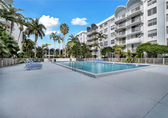 4th image of 496 Nw 165Th St Rd #D-616, Miami, FL 33169 | MLS# A12026994