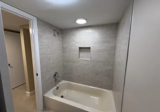 35th image of 79 Lake Arbor Dr #79, Palm Springs, FL 33461 | MLS# B26033967