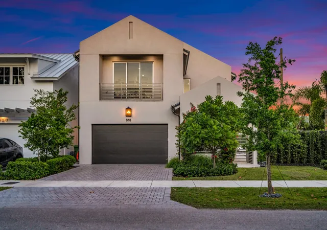 Homes for sale in Fort Lauderdale, FL | 618 Ne 15th Ave, Fort Lauderdale, FL 33304 | MLS# B26034042