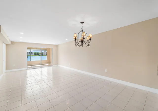 4th image of 14096 Huntington Pointe Dr #106, Delray Beach, FL 33484 | MLS# B26034086