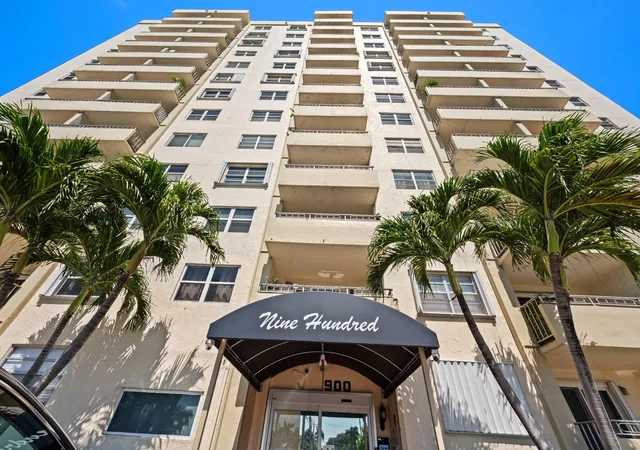 3rd image of 900 NE 18th Ave, Fort Lauderdale, FL 33304