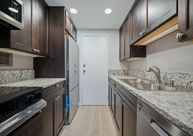 4th image of 900 NE 18th Ave, Fort Lauderdale, FL 33304