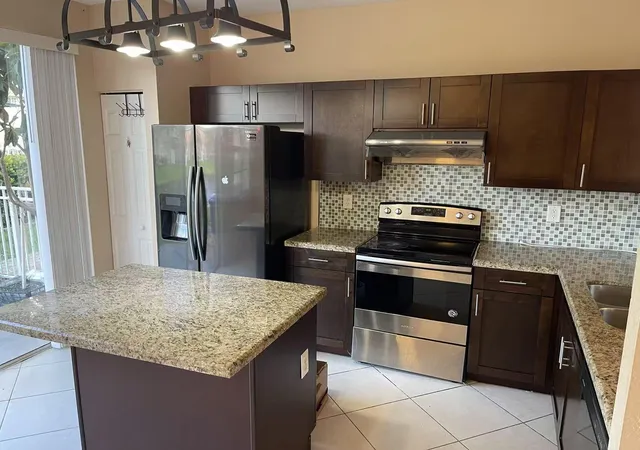 4th image of 4061 Nw 91St Ter, Sunrise, FL 33351 | MLS# B26034185