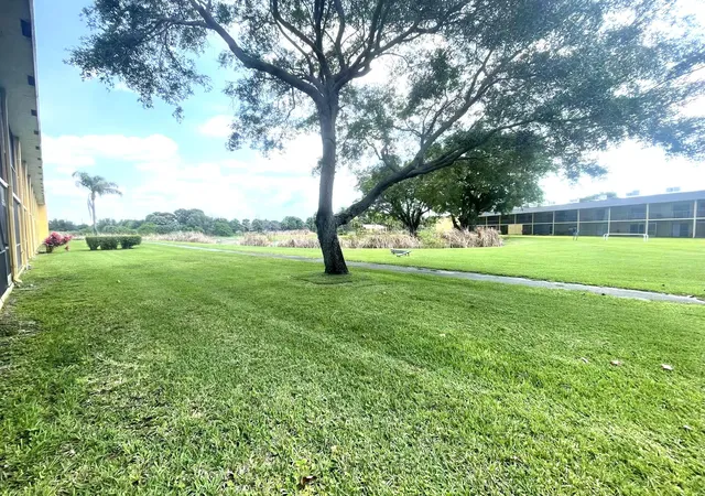 4th image of 1811 Meadows Cir W, Boynton Beach, FL 33436 | MLS# B26034174