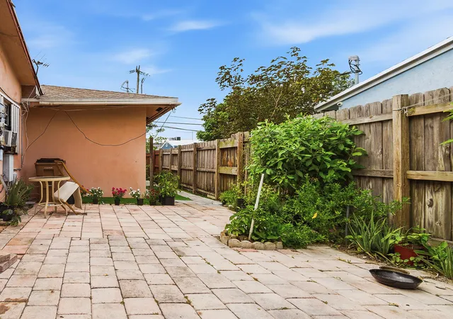 2nd image of 550 NE 37th St, Pompano Beach, FL 33064