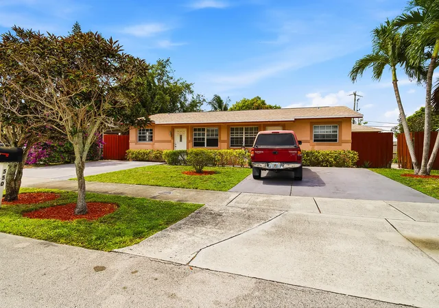 3rd image of 550 NE 37th St, Pompano Beach, FL 33064