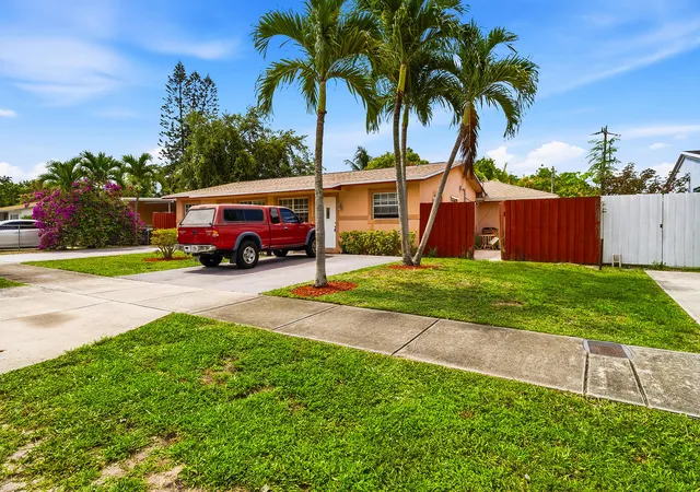 4th image of 550 NE 37th St, Pompano Beach, FL 33064