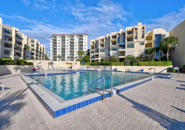 4th image of 364 Golfview Rd, North Palm Beach, FL 33408