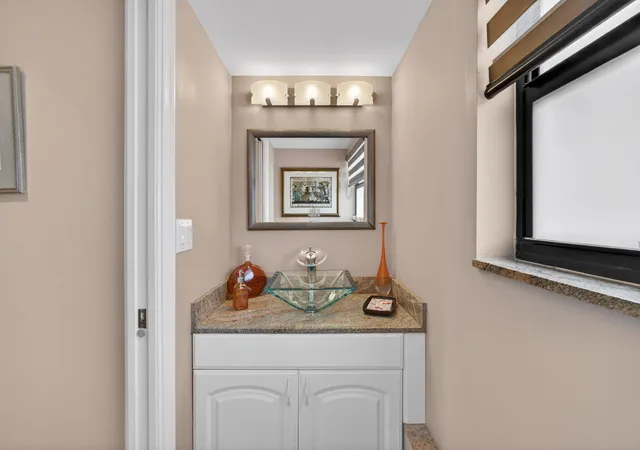 5th image of 364 Golfview Rd, North Palm Beach, FL 33408